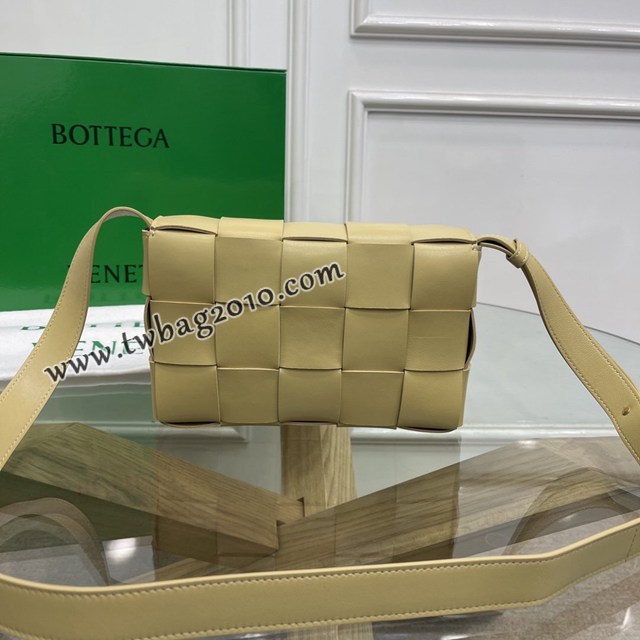 Bottega veneta高端女包 KF0017木薯 寶緹嘉新款放大編織斜挎包 BV經典款Cassette女士單肩斜挎包  gxz1345